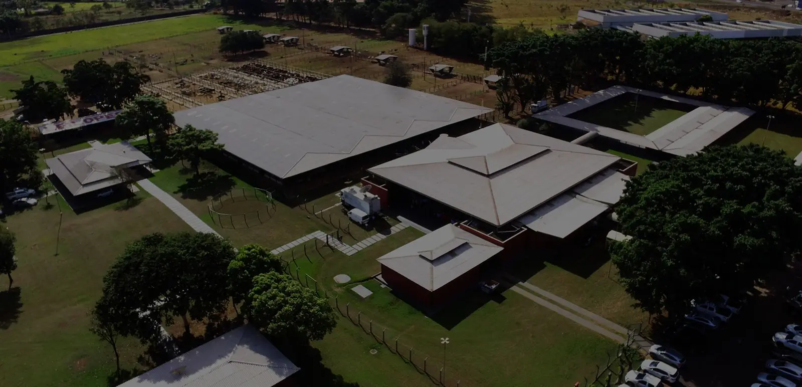 Vista aérea da Estância Leilopec, recinto de leilões de gado em Uberaba-MG